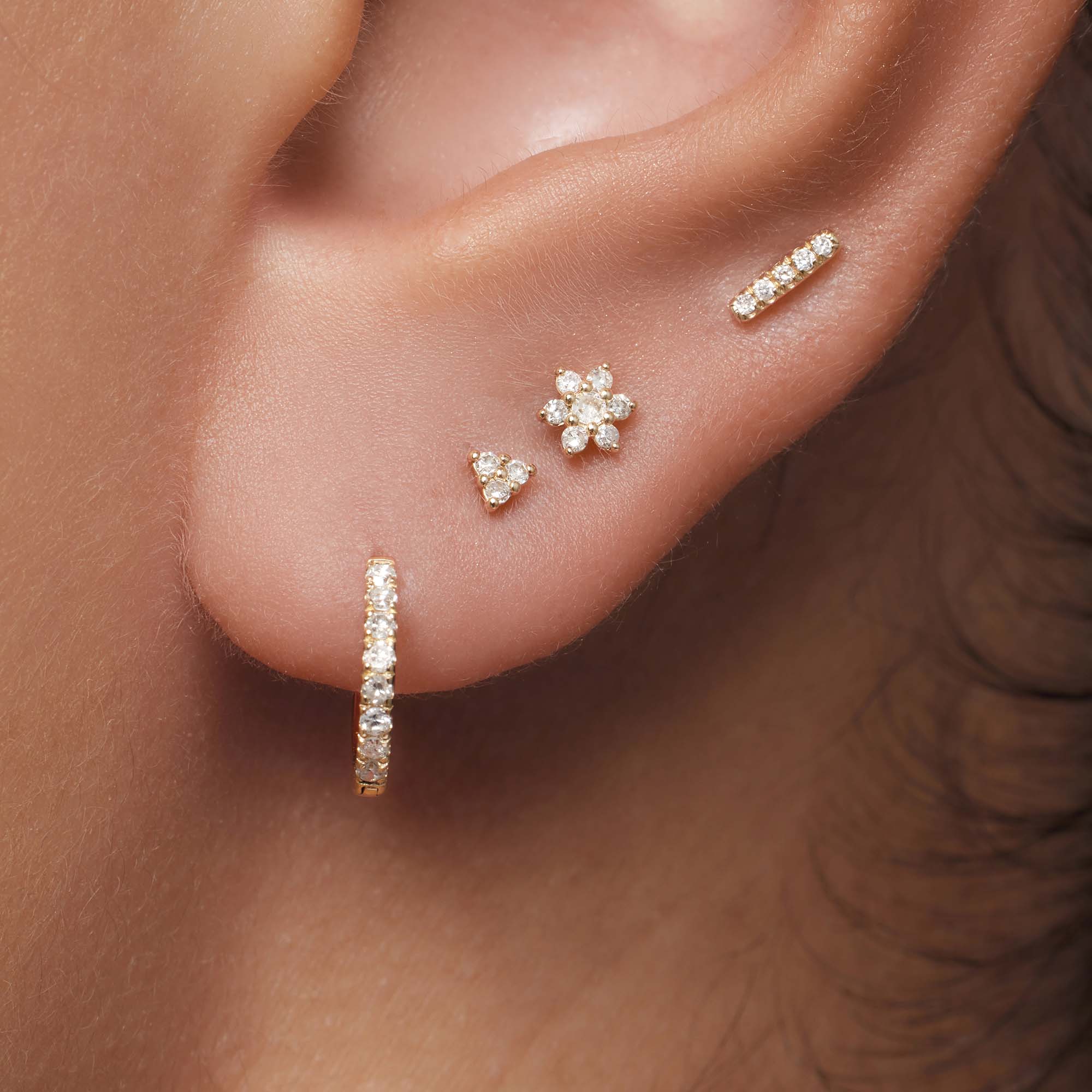 ダイヤモンドトライアングルピアス｜ゴールド14K