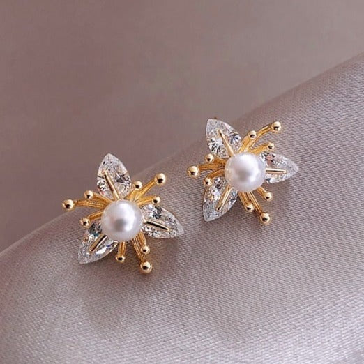 パールとクリスタルのフローラル・ピアス