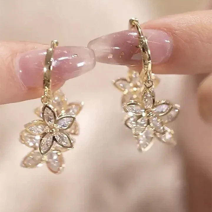 ステラーラ・ノクティス・ピアス｜ゴールド 18K